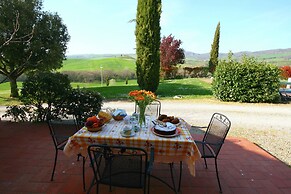 Modern Farmhouse in Pienza With Pool