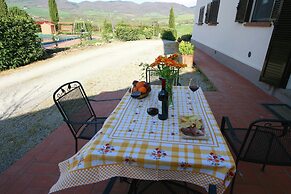 Modern Farmhouse in Pienza With Pool