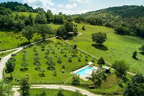 Farmhouse in Hilly Area in Gubbio With Pool