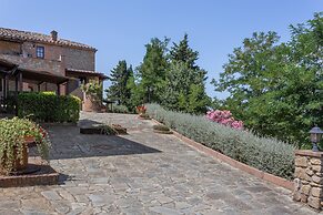 Lavish Holiday Home in Volterra With Pool