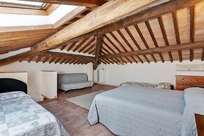 Lavish Holiday Home in Volterra With Pool