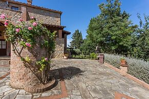 Lavish Holiday Home in Volterra With Pool