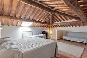Lavish Holiday Home in Volterra With Pool