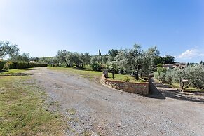 Lavish Holiday Home in Volterra With Pool