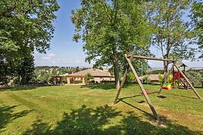 Lavish Holiday Home in Volterra With Pool