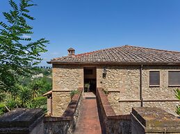 Lavish Holiday Home in Volterra With Pool