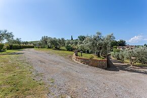 Lavish Holiday Home in Volterra With Pool