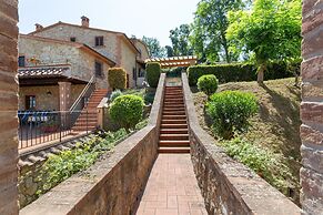 Lavish Holiday Home in Volterra With Pool