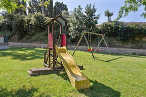 Lavish Holiday Home in Volterra With Pool