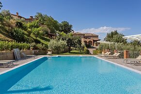 Lavish Holiday Home in Volterra With Pool