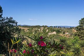 Lavish Holiday Home in Volterra With Pool