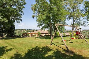 Lavish Holiday Home in Volterra With Pool