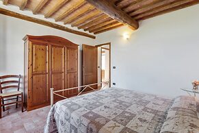 Lavish Holiday Home in Volterra With Pool