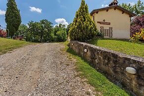 Rustic Holiday Home in Citta di Castello With Swimming Pool