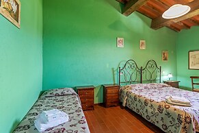 Rustic Holiday Home in Citta di Castello With Swimming Pool