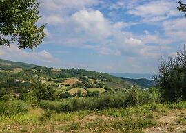 Rustic Holiday Home in Citta di Castello With Swimming Pool