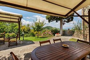 Rustic Holiday Home in Citta di Castello With Swimming Pool