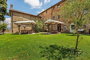 Rustic Holiday Home in Citta di Castello With Swimming Pool