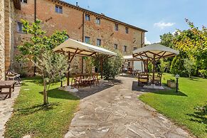 Rustic Holiday Home in Citta di Castello With Swimming Pool