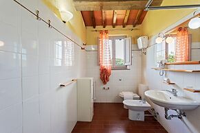 Rustic Holiday Home in Citta di Castello With Swimming Pool