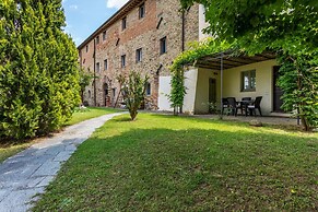 Rustic Holiday Home in Citta di Castello With Swimming Pool