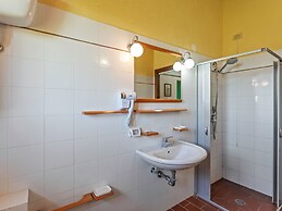 Rustic Holiday Home in Citta di Castello With Swimming Pool