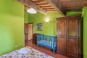 Rustic Holiday Home in Citta di Castello With Swimming Pool