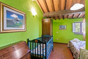 Rustic Holiday Home in Citta di Castello With Swimming Pool