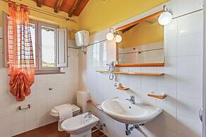 Rustic Holiday Home in Citta di Castello With Swimming Pool