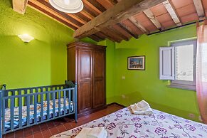 Rustic Holiday Home in Citta di Castello With Swimming Pool