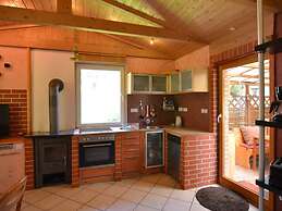 Cosy Apartment With Covered Porch