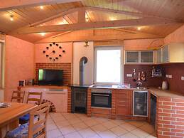 Cosy Apartment With Covered Porch