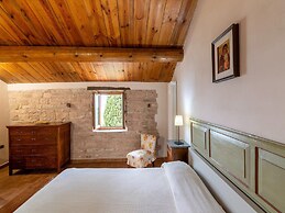 Graceful Holiday Home in Acqualagna With Swimming Pool