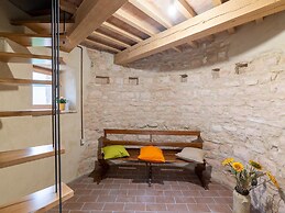 Graceful Holiday Home in Acqualagna With Swimming Pool