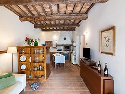 Graceful Holiday Home in Acqualagna With Swimming Pool