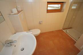 Spacious Apartment in Uderns Near Ski Area