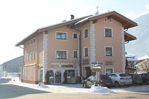 Spacious Apartment in Uderns Near Ski Area