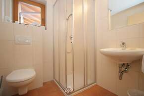 Spacious Apartment in Uderns Near Ski Area