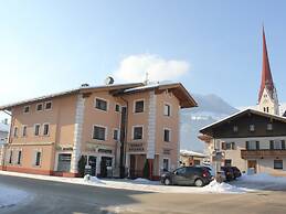 Spacious Apartment in Uderns Near Ski Area