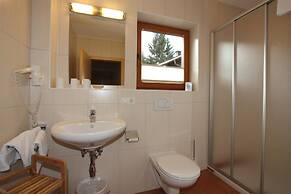 Spacious Apartment in Uderns Near Ski Area
