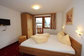 Spacious Apartment in Uderns Near Ski Area