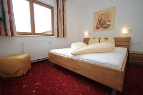 Spacious Apartment in Uderns Near Ski Area