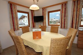 Spacious Apartment in Uderns Near Ski Area