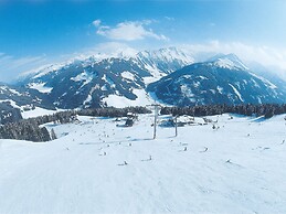 Spacious Apartment in Uderns Near Ski Area