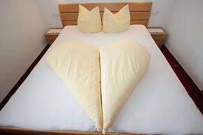 Spacious Apartment in Uderns Near Ski Area