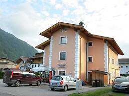 Spacious Apartment in Uderns Near Ski Area