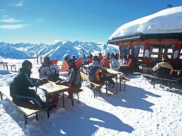 Spacious Apartment in Uderns Near Ski Area