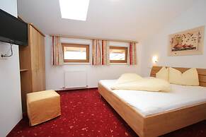 Spacious Apartment in Uderns Near Ski Area
