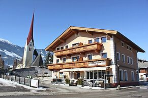 Spacious Apartment in Uderns Near Ski Area