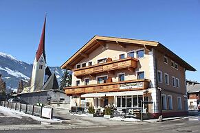 Spacious Apartment in Uderns Near Ski Area